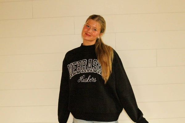 POLKA DOT HUSKERS MOCKNECK